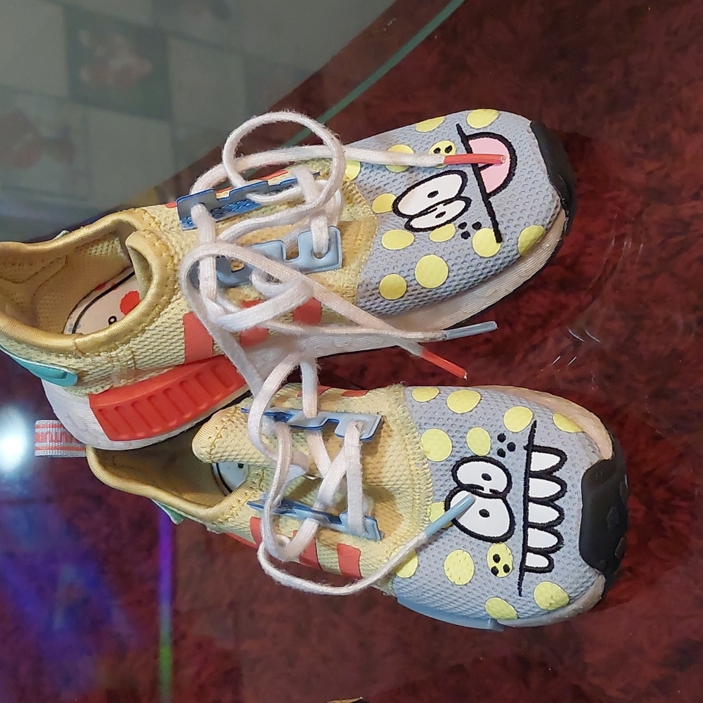 Adidas smiley sneakers
